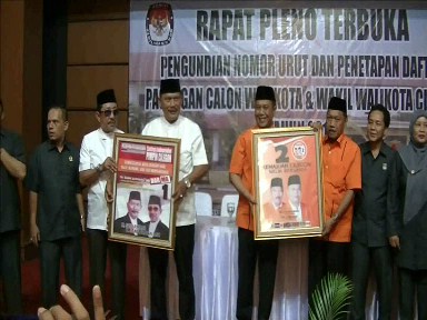 Pengambilan Nomor Urut, Pasangan Sudarmana-Marfi Mendapatkan Nomor Urut 1 Dan Pasangan Tb Iman Ariyadi-Edi Ariadi Mendapatkan Nomor Urut 2