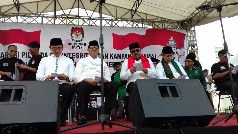 Dua Kandidat Para Calon Gubernur Dan Wakil Gubernur Banten Saat Mengikuti  Deklarasi Kampanye Damai. (Foto, BidikBanten)