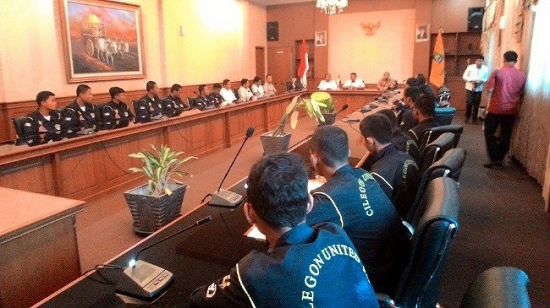 Para Pemain CUFC Saat Menemui Walikota Cilegon Di Ruang Rapat Walikota