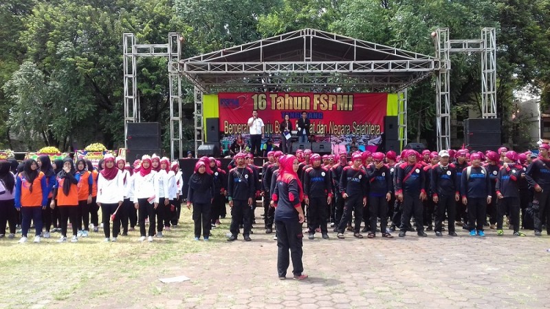 Federasi Serikat Pekerja Metal Indonesia Saat Merayakan Hari Jadi Ke 16 Tahun Di Alun-Alun Kota Tangerang . (Foto, BidikBanten)