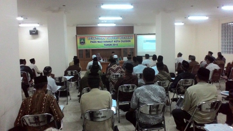 Suasana Warga Saat Mengikuti Pelatihan Fardhu Kifayah Di Masjid Agung Nurul Ikhlas Kota Cilegon. (Foto, BidikBanten)