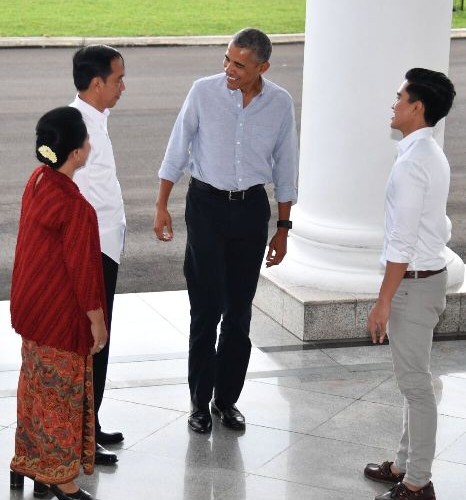 Jokowi bersama ibu Iriana, Kaesang sambut obama