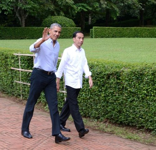 jokowi jalan berdampingan bersama obama